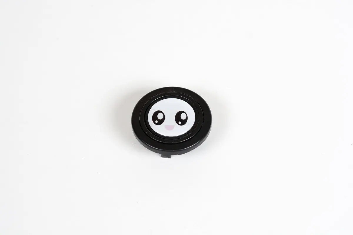 Avenue Happy Eyes Horn Button 1