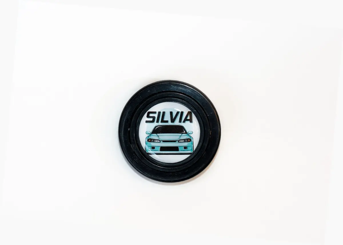 Avenue Silvia Horn Button 1