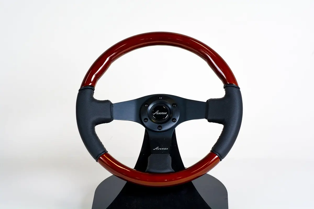 Avenue Black Leather/ Woodgrain/ Black Spokes Flat Line Steering Wheel 1